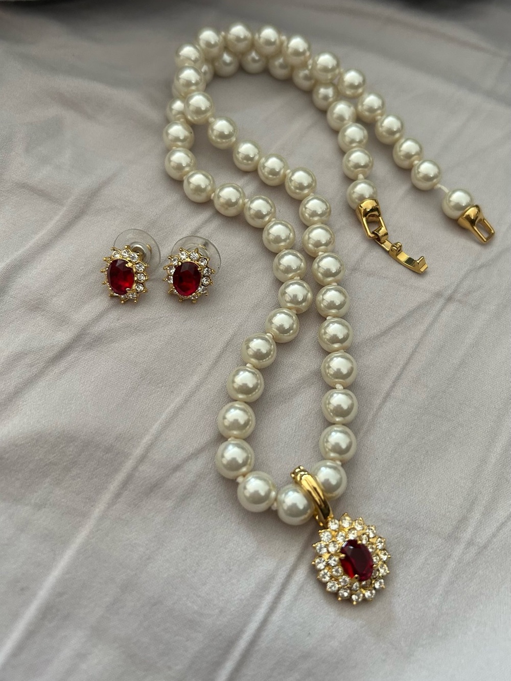Faux Pearl Choker Necklace with Ruby Red Halo Pendant and earrings